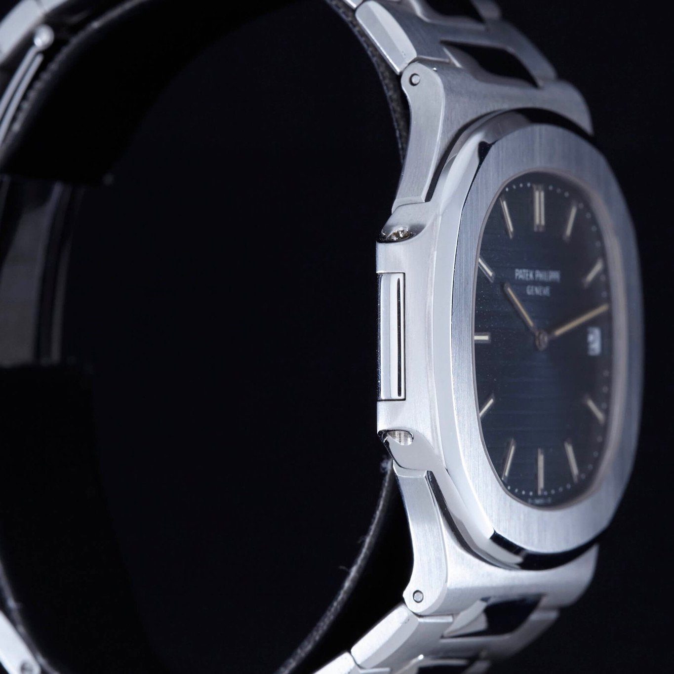 Patek_philippe_nautilus_3700_BoxPapers_AS01256_C